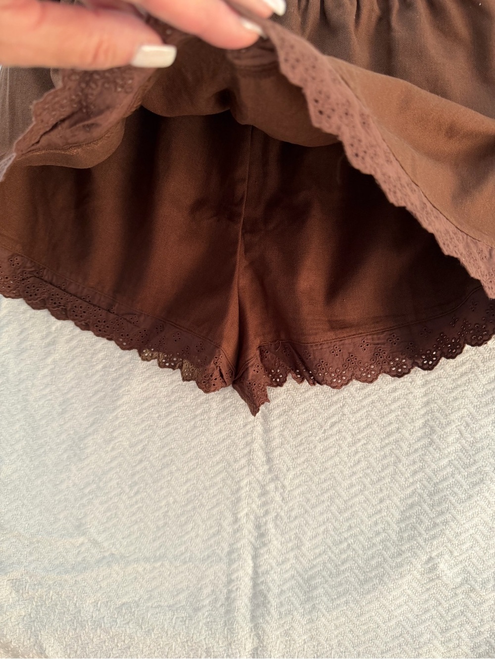 Le Lis Cream Brown Scalloped Hem Skort - Picture 5 of 7